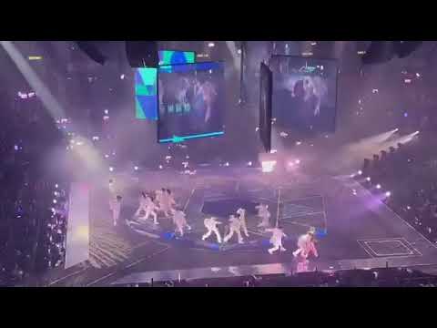 Telão cai durante show de banda de K-pop em Hong Kong