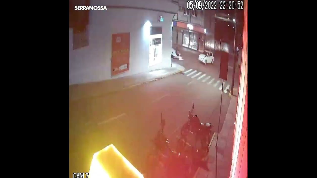 Acidente no Centro de Bento deixa dois feridos