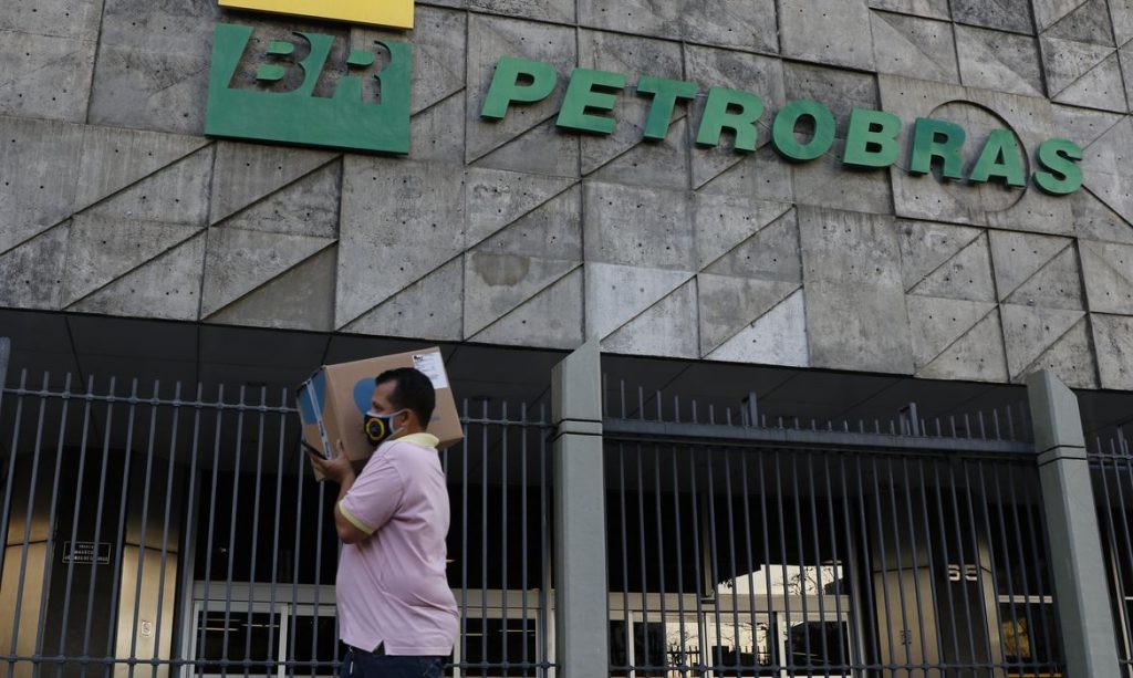 Petrobras registrou lucro líquido de R$ 106 bilhões em 2021.