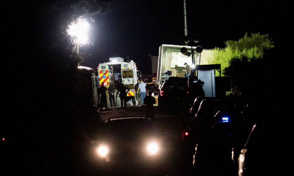 Corpos de 50 imigrantes são encontrados em caminhão no Texas.