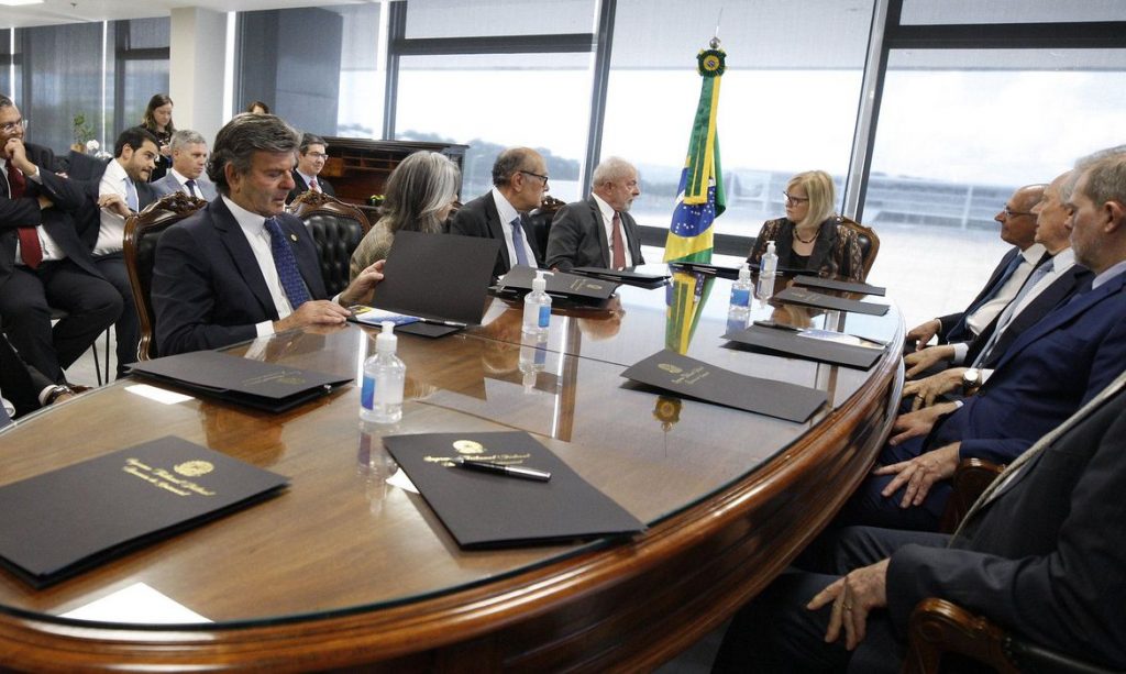 Lula se reúne com ministros do STF.