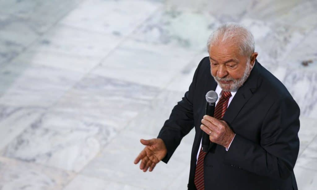 Lula diz que fim do imposto sindical foi “crime" contra sindicatos.