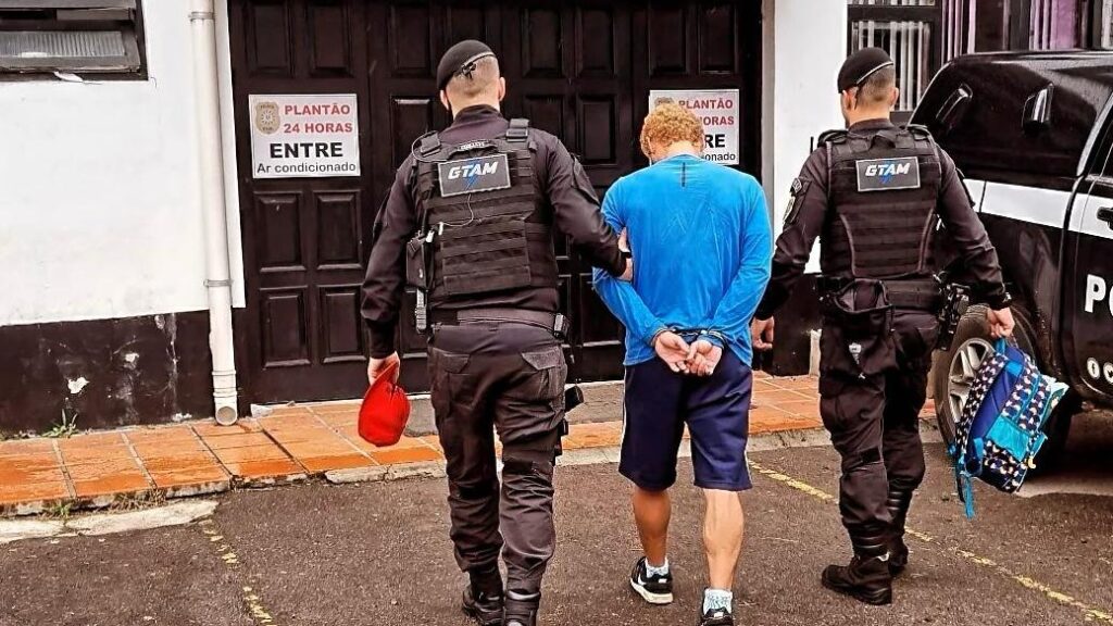 Homem é detido pela GCM após furtar 4 desodorantes em Bento Gonçalves. 