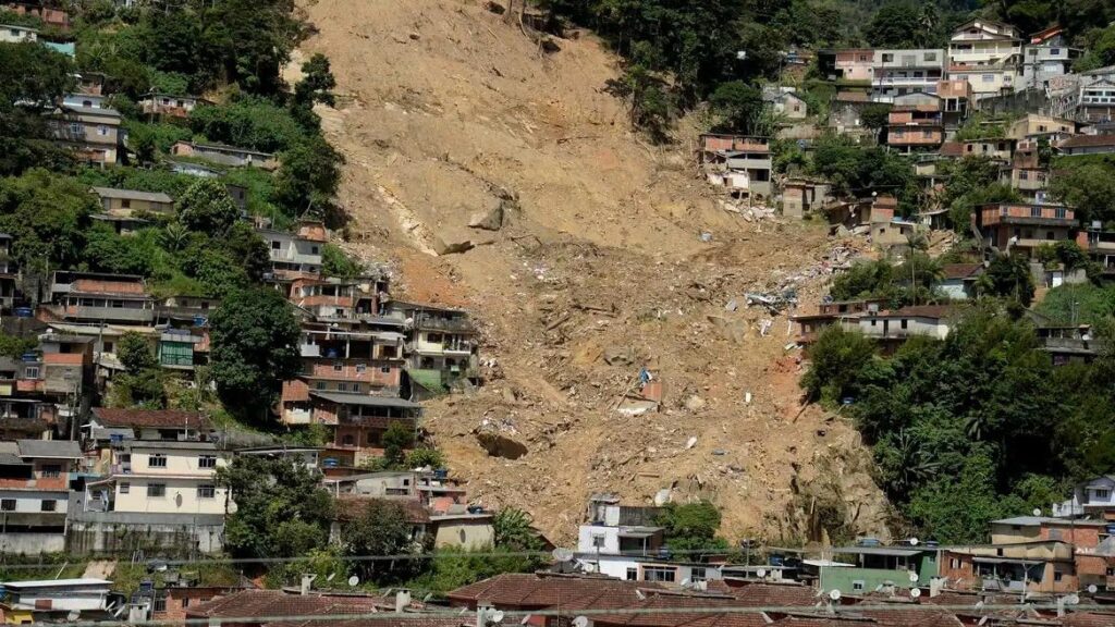 Temporal no Rio de Janeiro já deixa oito mortos.