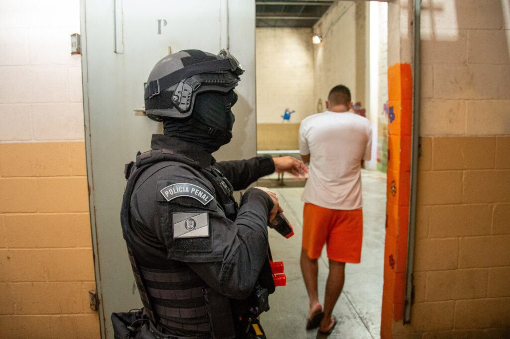 RS participa de operação que busca apreender celulares em penitenciárias