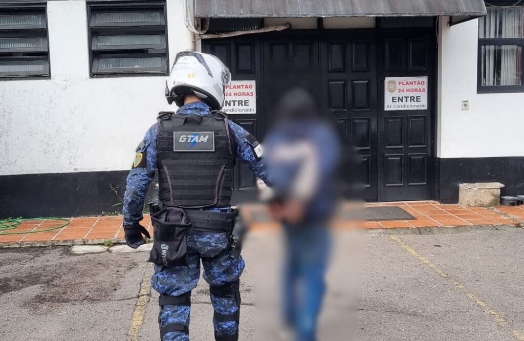 Homem é preso após furtar farmácia e tentar revender produtos, em Bento Gonçalves