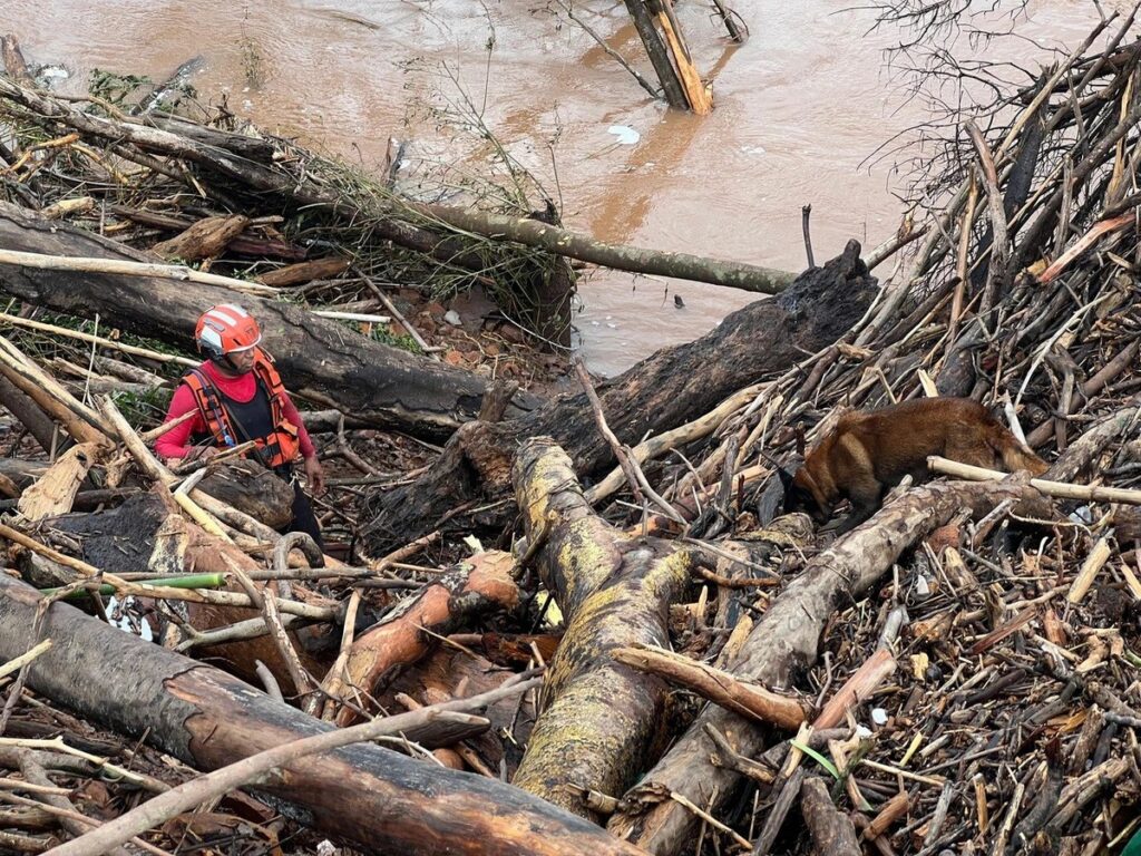 RS chega a 113 óbitos causas por enchentes e deslizamentos; Bento tem 5 desaparecidos