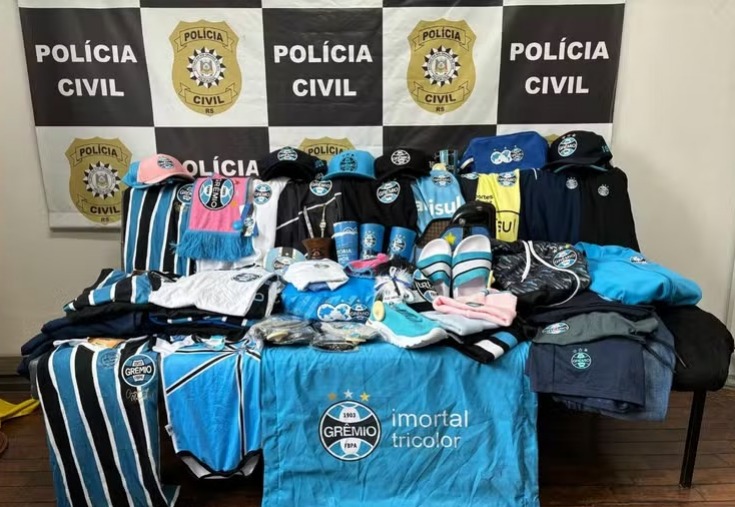 Produtos oficiais do Grêmio são encontrados em abrigo no RS após furto de loja