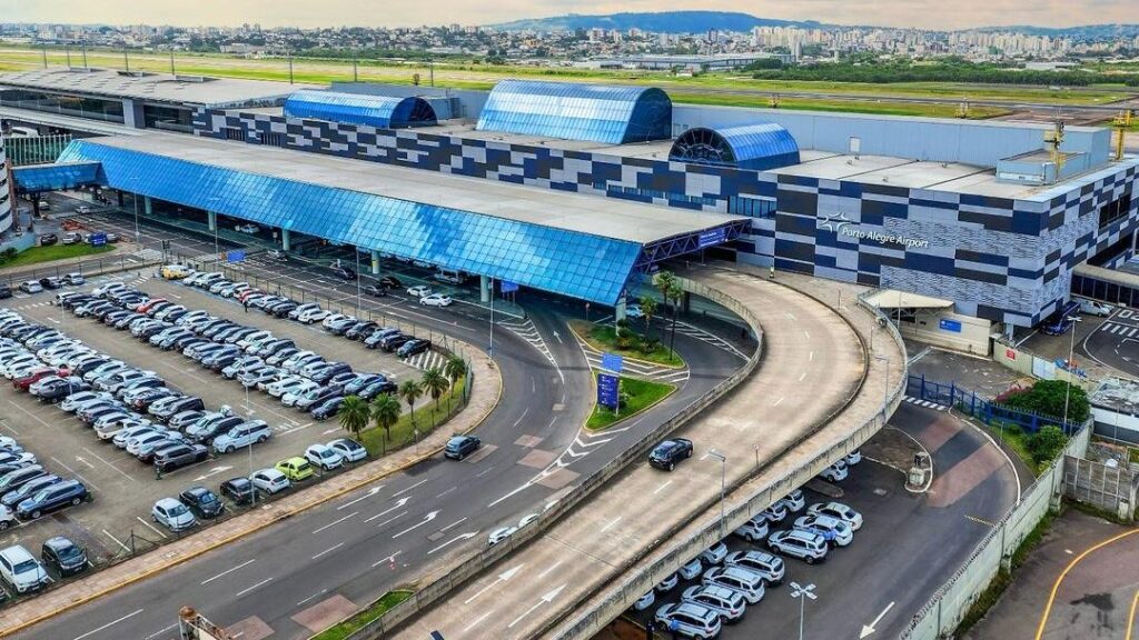 Aeroporto de Porto Alegre será parcialmente aberto em outubro e 100% até dezembro, diz ministro