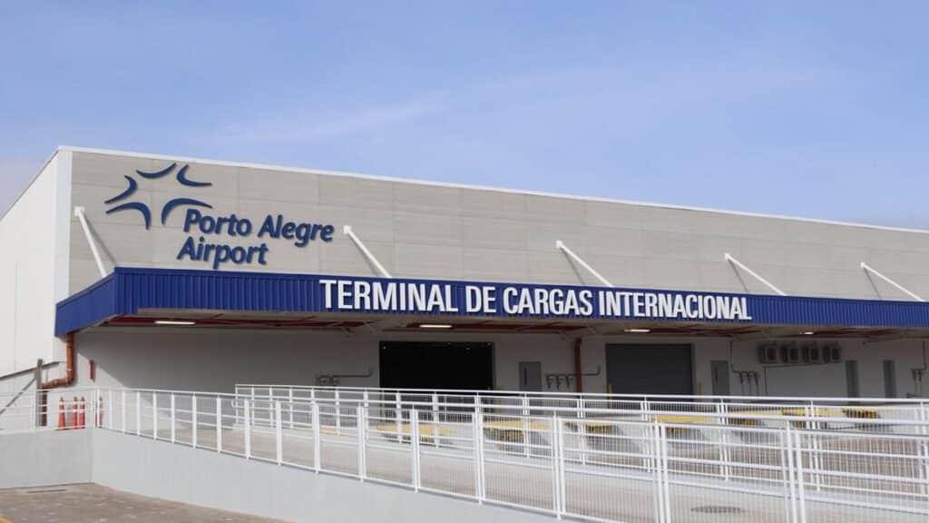 Terminal de cargas do aeroporto de Porto Alegre volta a operar