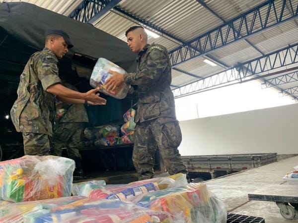 Exército leva 75 toneladas de donativos para o Rio Grande do Sul