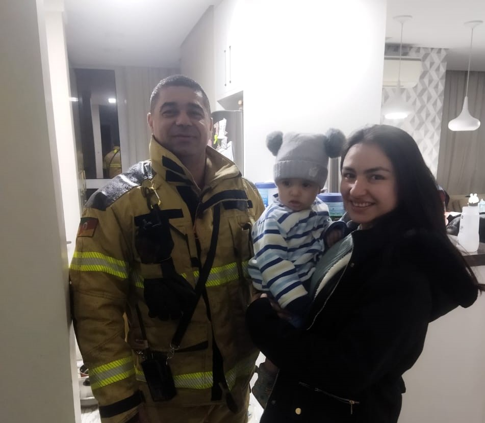 Presos em elevador, mãe e filho são resgatados pelos bombeiros de Bento