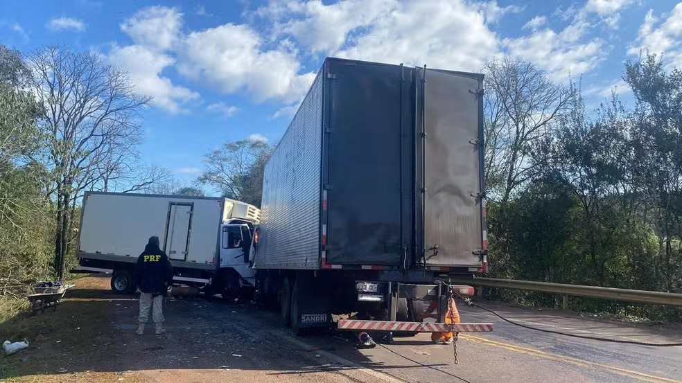 Dois caminhoneiros morrem após colisão frontal na BR-386, interior do RS