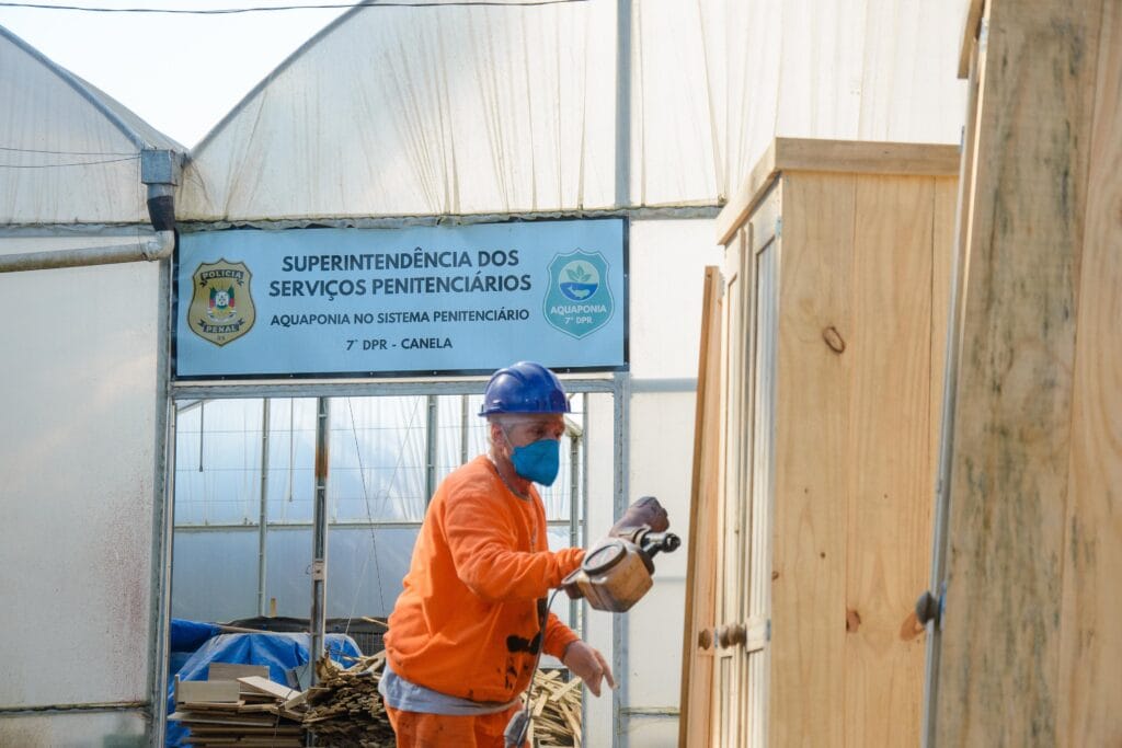 Cerca de 2 mil itens fabricados por apenados são doados para atingidos pelas enchentes