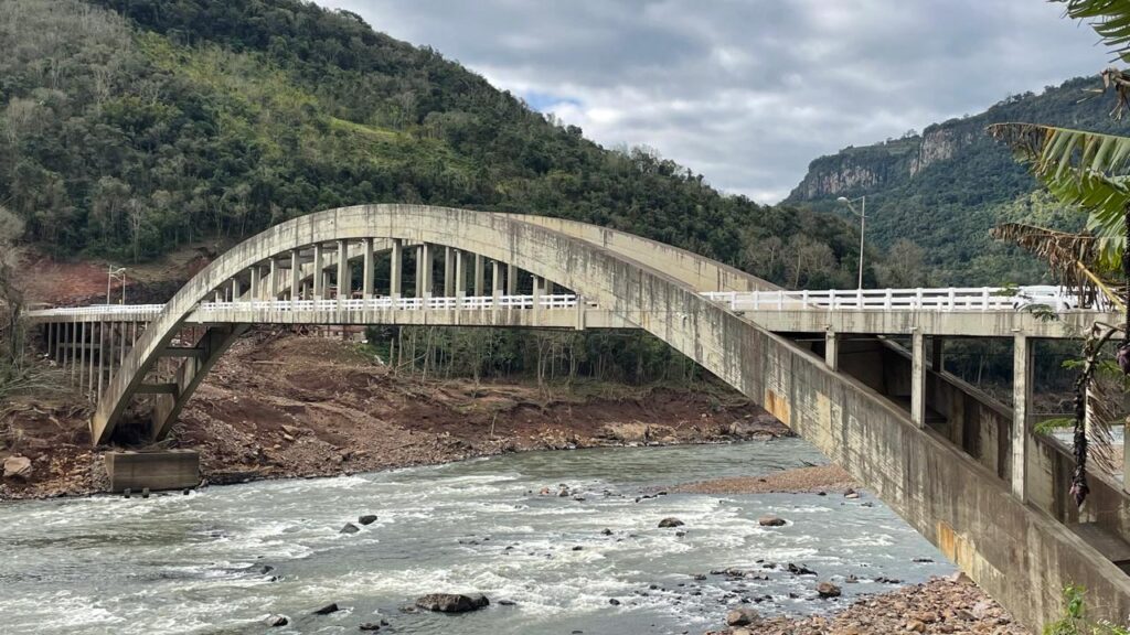 Trânsito na BR-470, entre Bento e Veranópolis, será no modelo PARE e SIGA nos dias 7 e 8/09