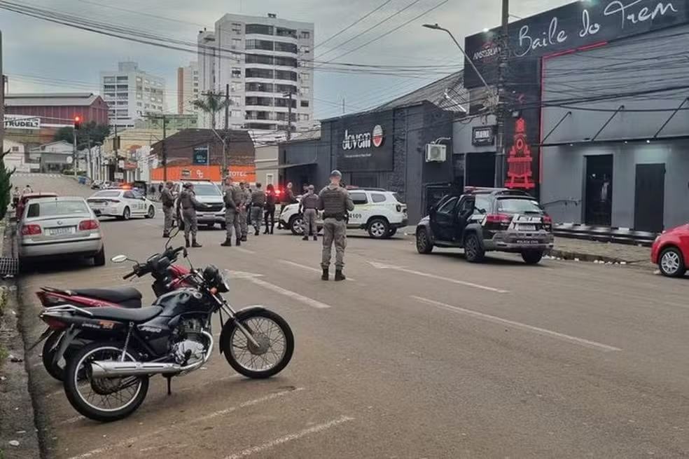 Segurança morre após ser baleado em frente a casa de festas no RS