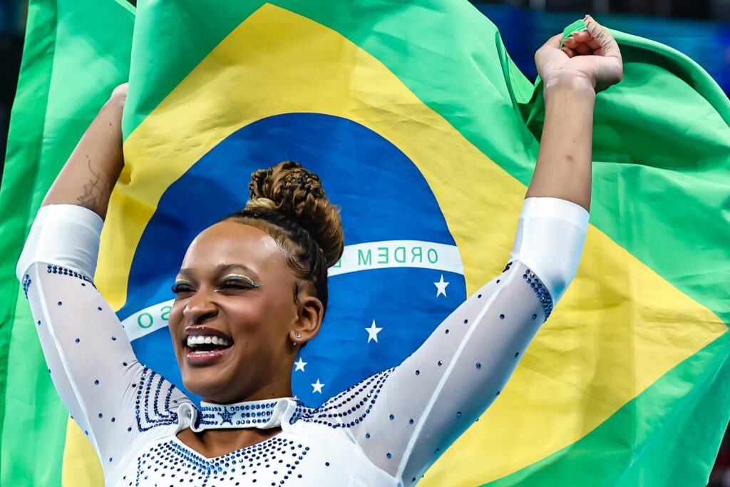 Rebeca garante mais uma medalha de prata na ginástica e judô brasileiro ganha o bronze