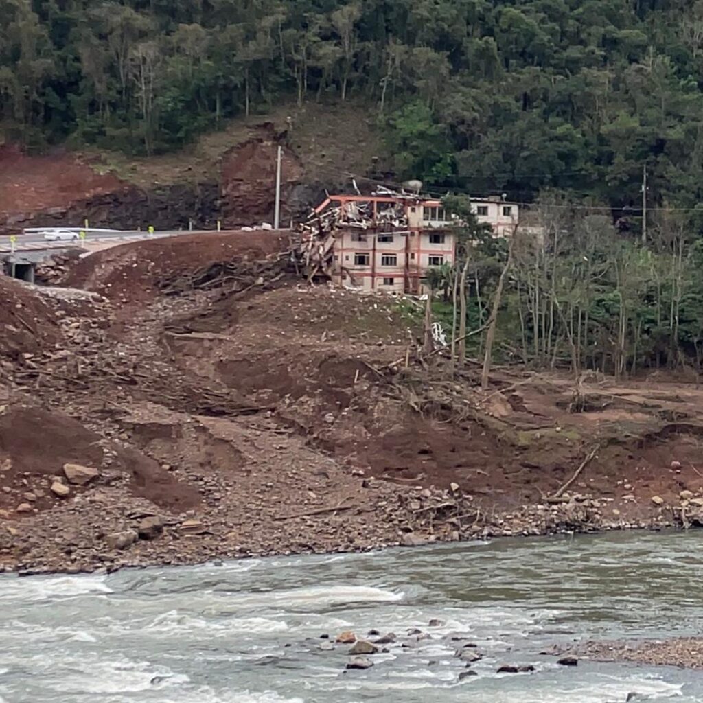 Parte de corpo humano é encontrada na Serra das Antas.