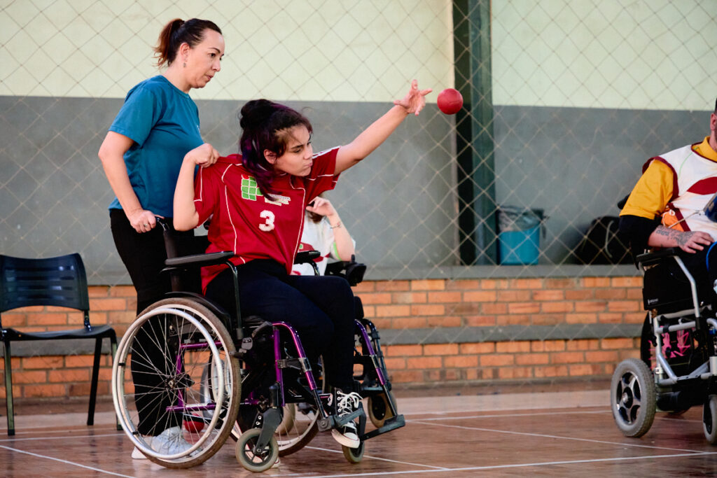 Demonstração de bocha paralímpica inova a 9ª edição dos jogos do IFRS em Bento Gonçalves