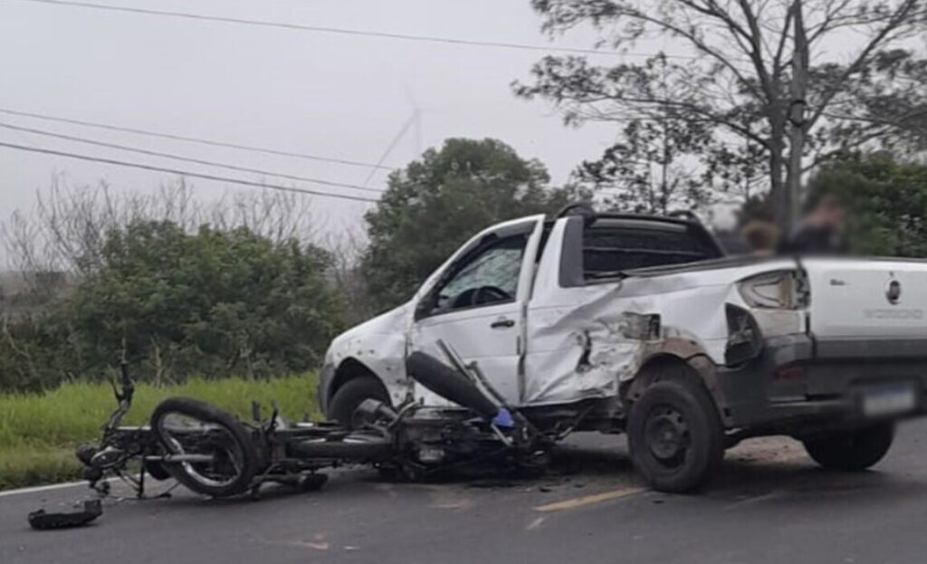 Acidente com três veículos na ERS-407, em Xangri-lá, deixa uma vítima fatal