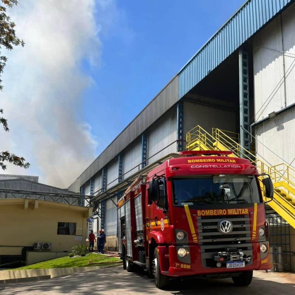 Incêndio atinge unidade da JBS em Passo Fundo.