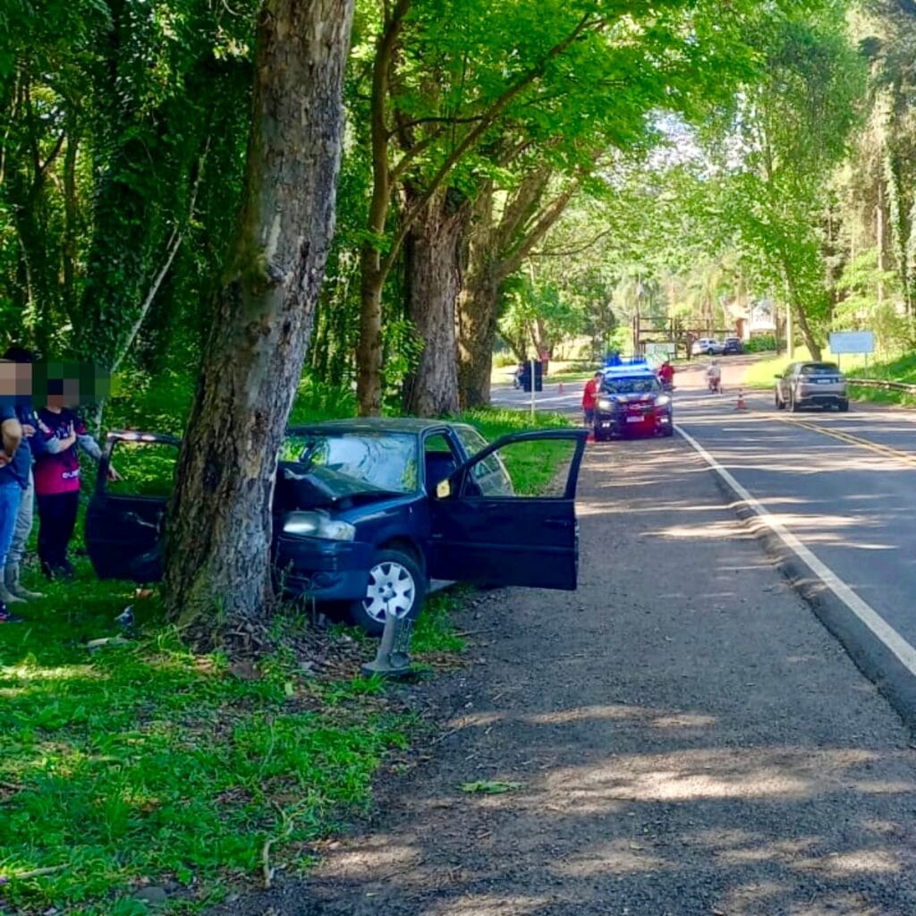 Motorista tem mal súbito e sofre acidente em Picada Café.