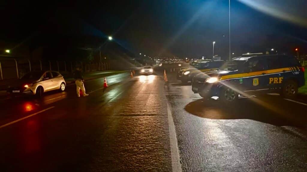 PRF multa 36 motoristas por embriaguez durante a Oktoberfest de Santa Cruz do Sul.