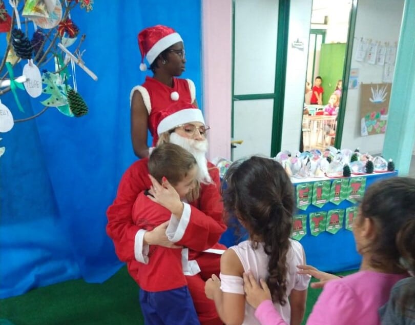 Projeto do IFRS Bento Gonçalves leva a magia do Natal para escola do bairro Zatt