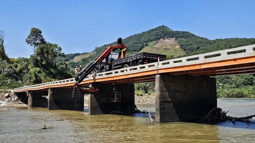 Ponte de Cotiporã segue interrompida nesta sexta-feira.