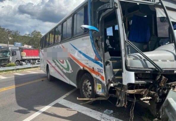 Motorista de ônibus não utiliza cinto de segurança, é ejetado de veículo e perde a vida na Serra