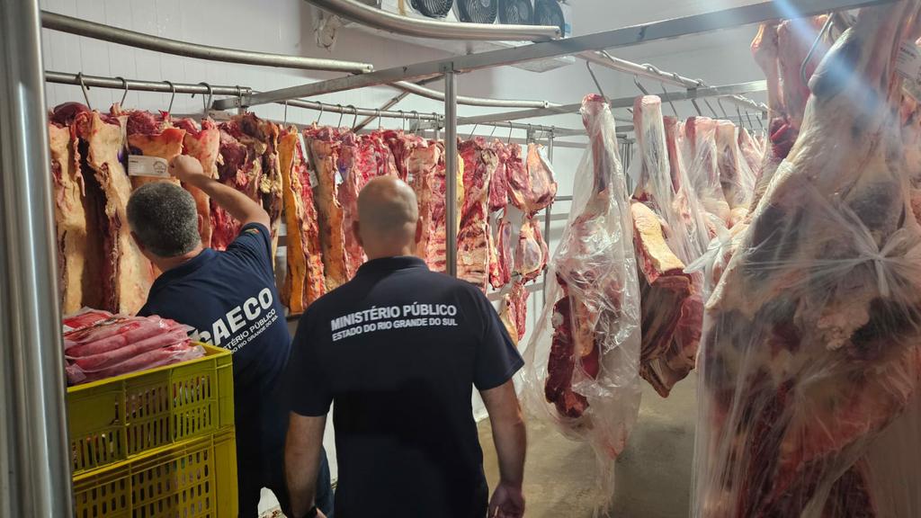 Alimentos podres: fiscalização fecha supermercado em praia gaúcha