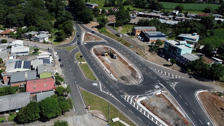 Entregue nova rotatória e melhorias no pavimento da BR-470, em Nova Prata