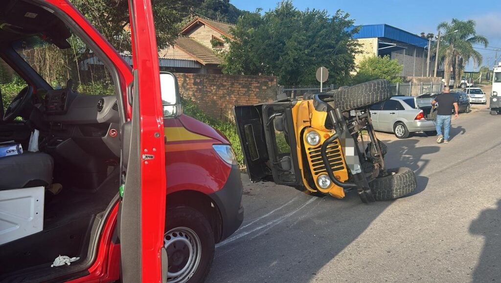 Acidente com Jeep deixa dois homens feridos em Bento Gonçalves.