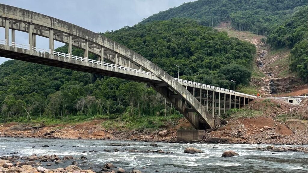 Trajeto entre Bento e Veranópolis leva até duas horas nesta sexta.