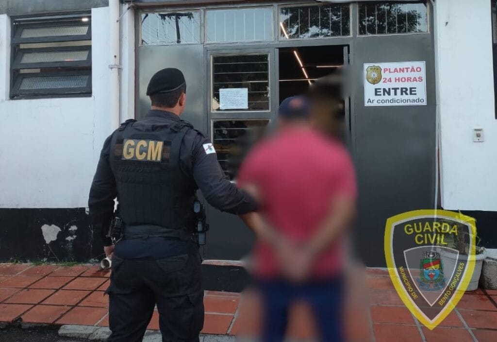 GCM prende indivíduo por furto de motosserras em loja no Centro de Bento Gonçalves