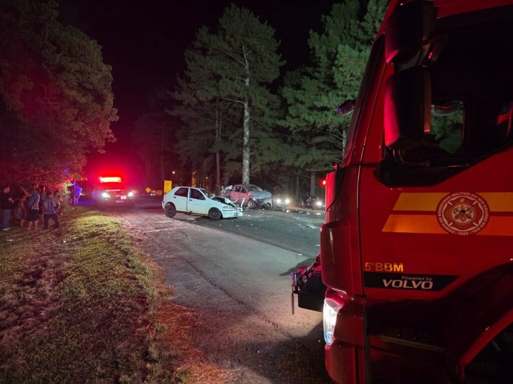 Colisão entre Fiat Palio, Ranger e Saveiro ocorreu na BR-470, Veranópolis; motorista da Saveiro morreu no local