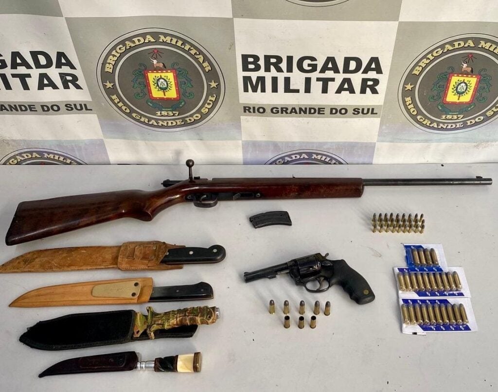 Briga entre vizinhos termina com casal preso em Caxias do Sul.