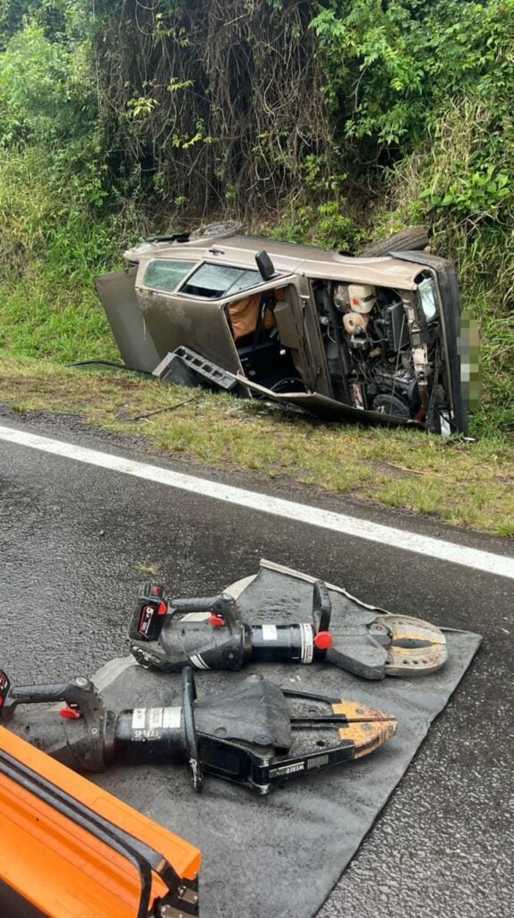 Homem de 65 anos foi encaminhado ao Hospital Tacchini após capotamento na BR-470, em Bento Gonçalves.