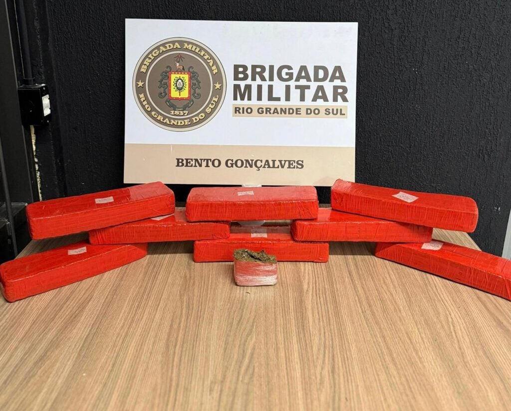 Homem é preso com 8 tijolos de maconha em Bento Gonçalves.