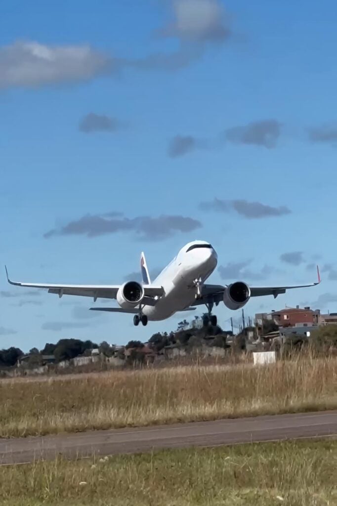 Avião arremete 3 vezes em Caxias do Sul, na Serra Gaúcha.