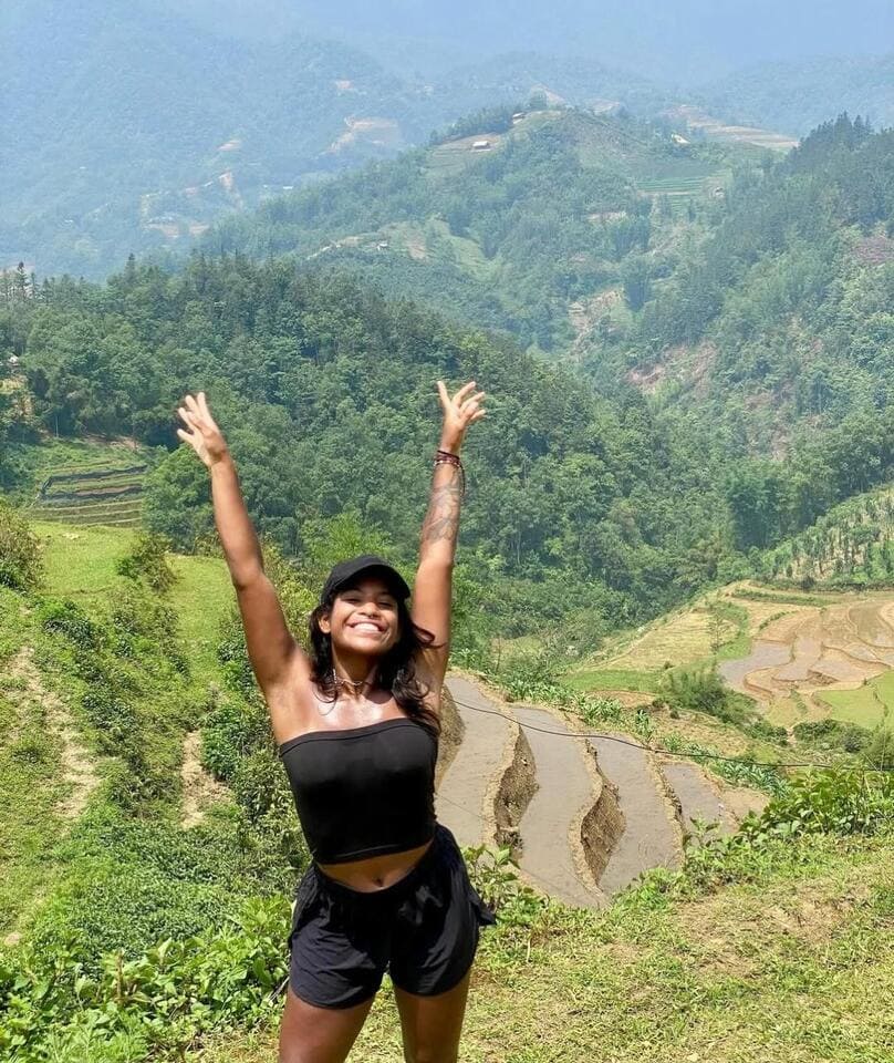 Brasileira que caiu em trilha de vulcão na Indonésia é encontrada morta. Juliana Marins tinha 26 anos.