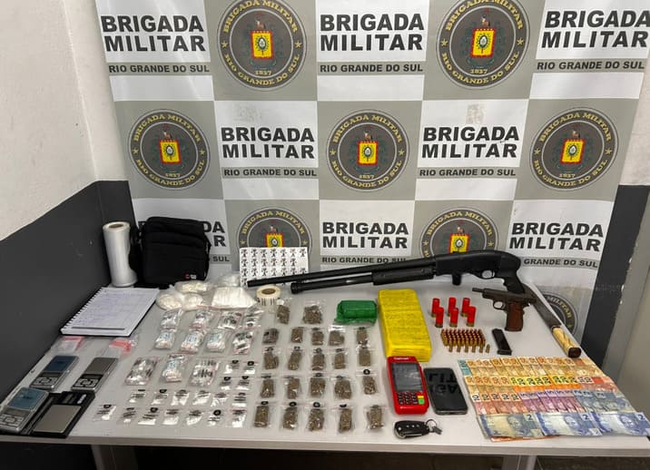 Brigada Militar prende homem com drogas e armas em Caxias do Sul.