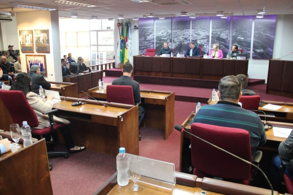 Câmara Bento aprova lei que permite novo contrato de concessão de transporte público coletivo.
