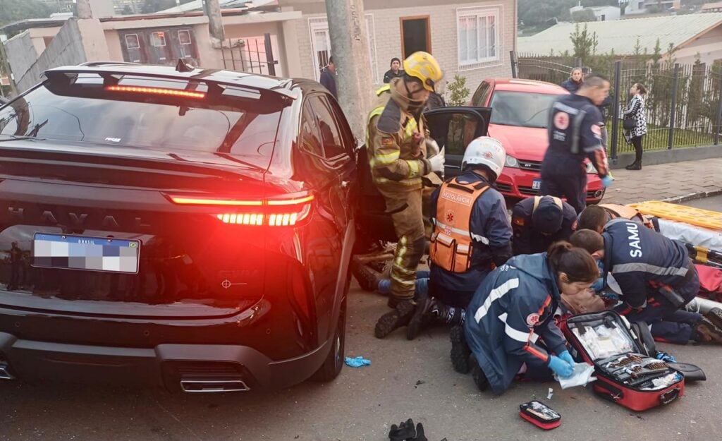 Homem é reanimado e levado com vida ao hospital em Bento Gonçalves.