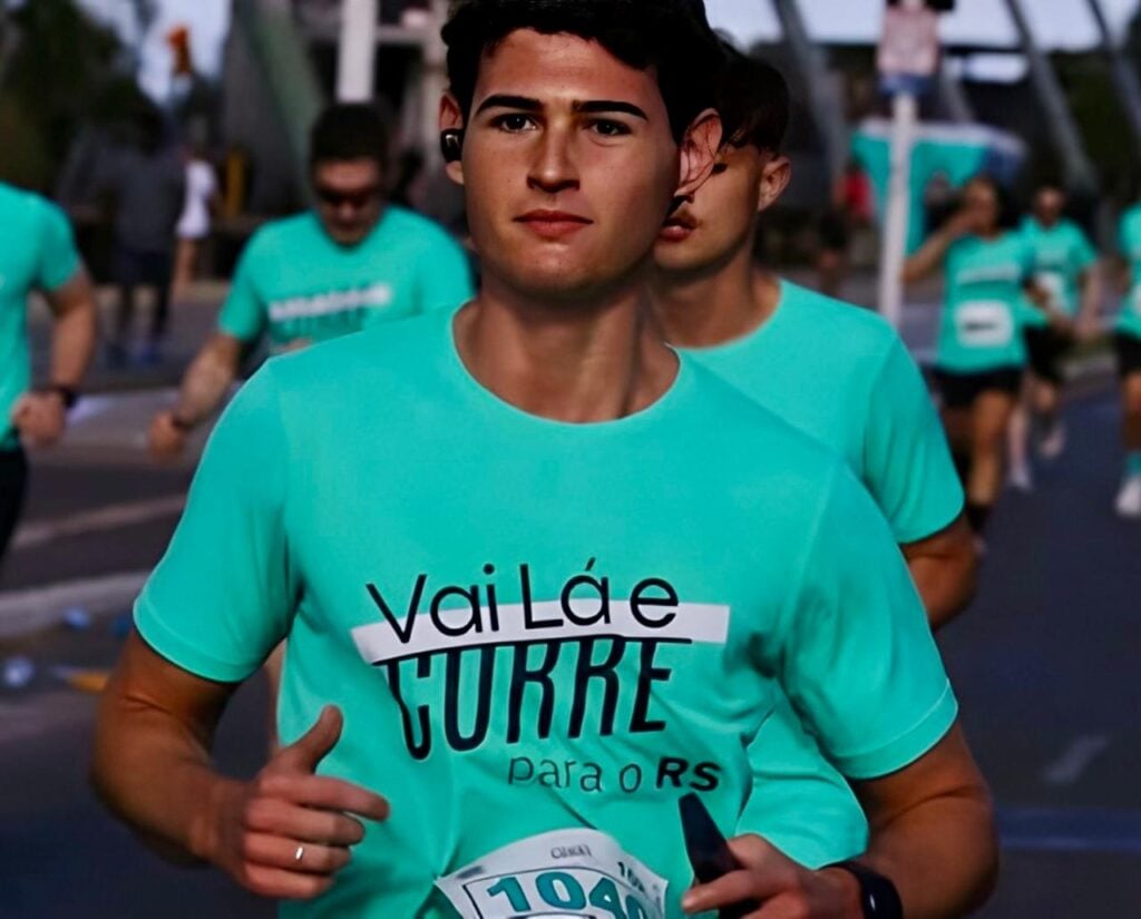 João Gabriel Hofstatter De Lamare, de 20 anos, sofreu mal súbito durante a meia-maratona de Porto Alegre neste sábado (7), dia em que completou 20 anos.
