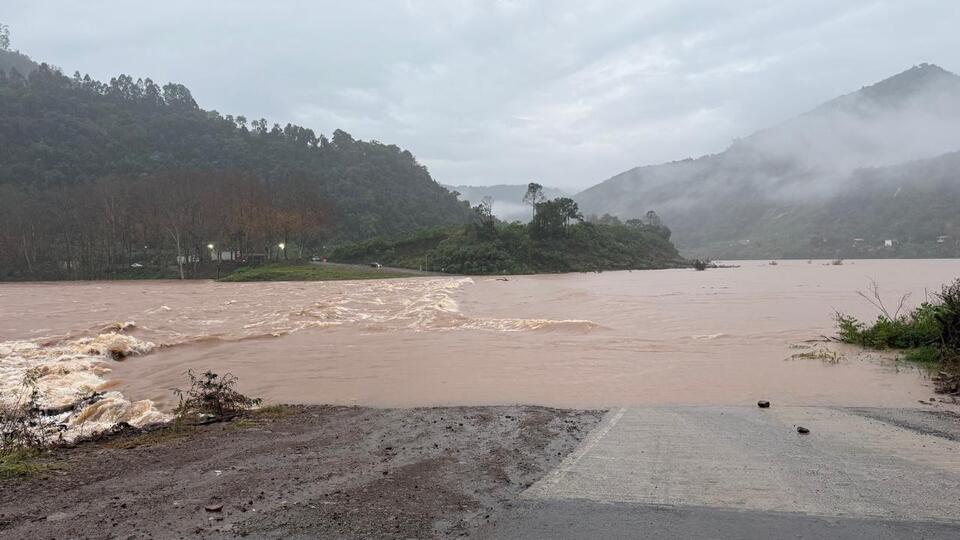 Ponte de Cotiporã Interditada