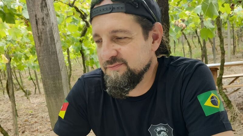 Despedida a Elton Menzen, motociclista que morreu na ERS-122 em Farroupilha no domingo.