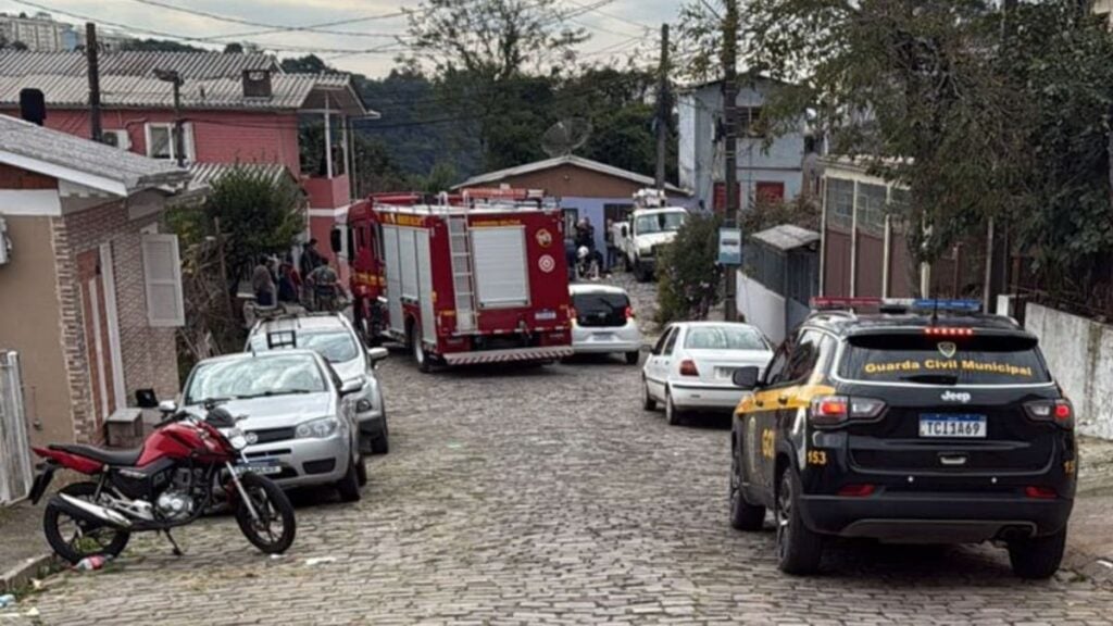 Eletricista morre eletrocutado trocando lâmpada de poste em Bento Gonçalves.
