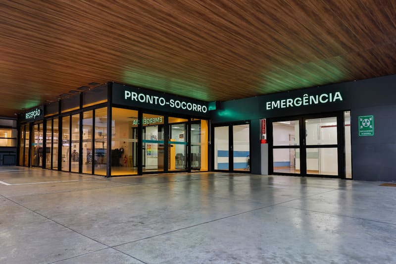 Hospital Tacchini firma parceria com IMCer para qualificar atendimentos de urgência neurológica.