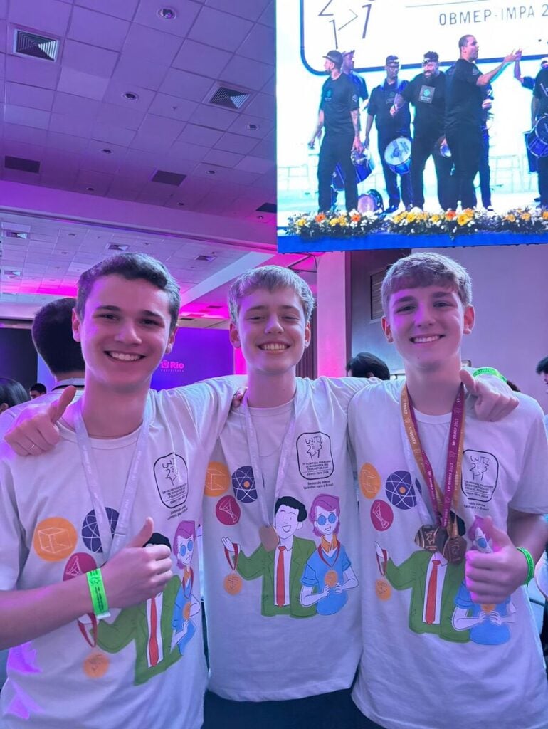 Marco Antônio Grando, Pedro Henrique Lorenseti e João Augusto Zórtea representaram Bento Gonçalves na Olimpíada Brasileira de Matemática das Escolas Públicas (OBMEP).